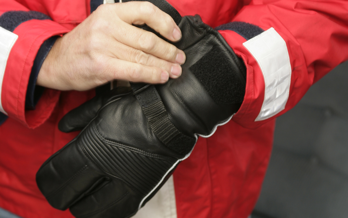 Best sailing gloves 8 top pairs to protect your hands and keep them