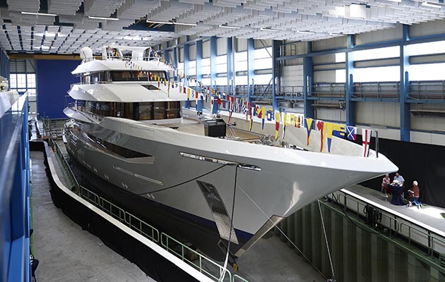 'Joy' is equipped with twin MTU engines of 1380kW and two Quantum XT QC2200 stabilizers