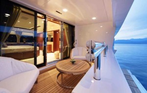 Fashionable full height windows that not only fill the interiors with natural light but also streamline her profile