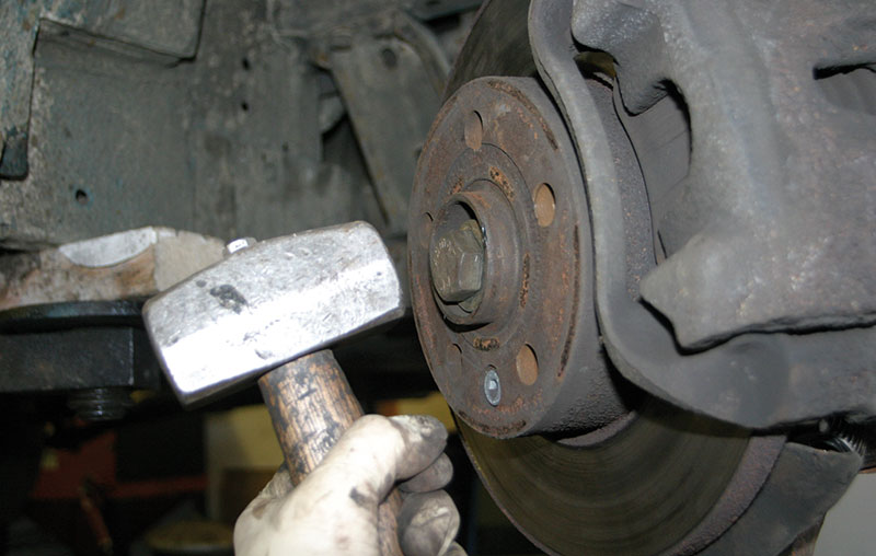 How to replace a CV boot on a T4 VWt Magazine