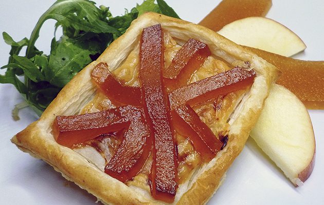 Goat's cheese tartlet with apple membrillo