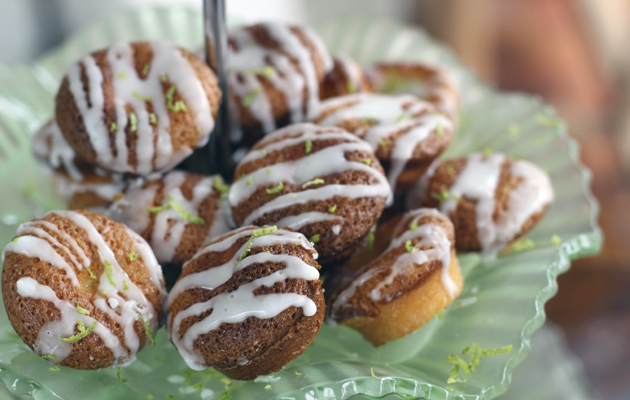 Gooseberry, lime and elderflower travel cakes