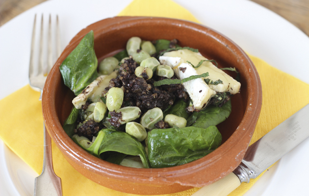 Warm black pudding salad