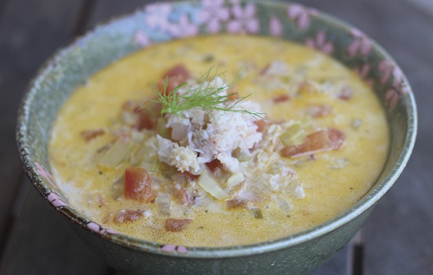 Crab, tomato and fennel soup