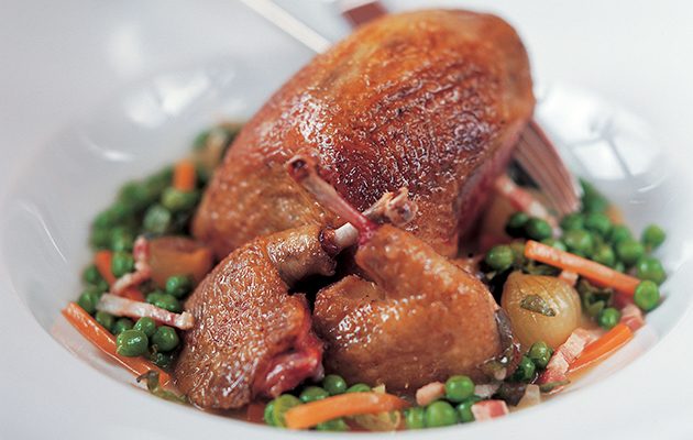 Pigeon roti et petits pois a la Française
