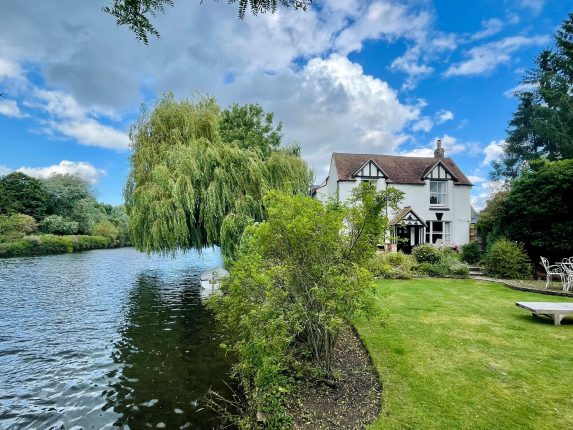 best properties near racecourses