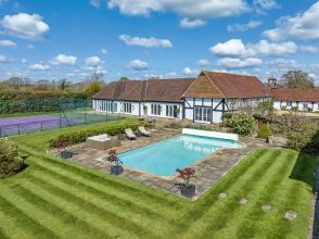 properties with tennis courts