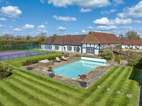 properties with tennis courts