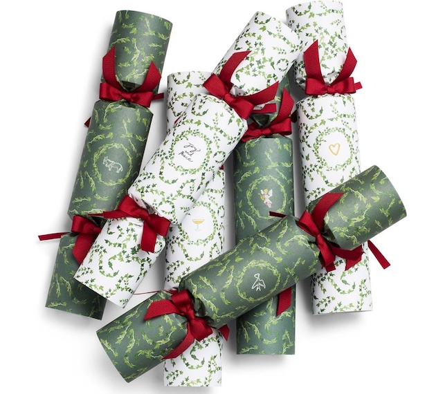 DAYLESFORD CHRISTMAS CRACKERS 