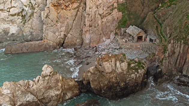 seaside beach hut