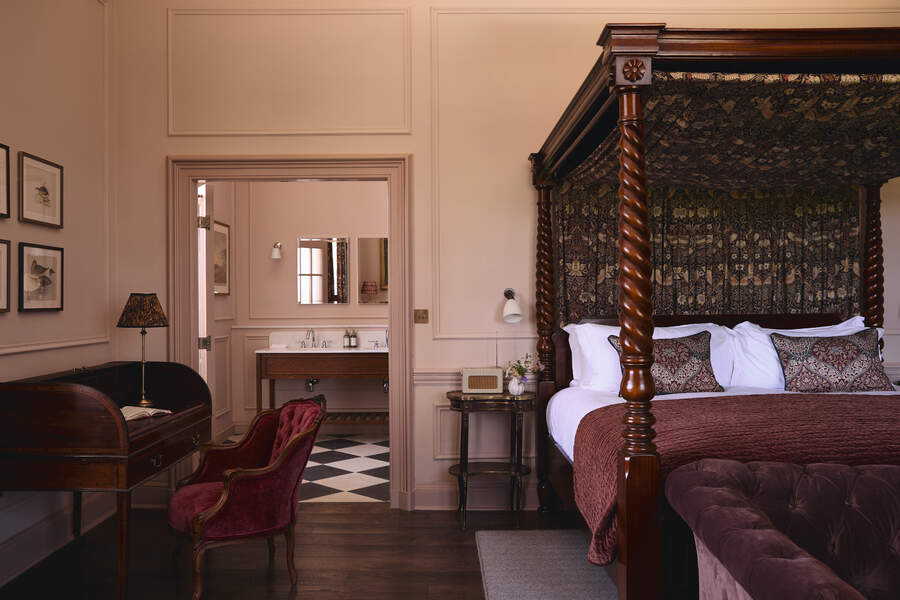 Dumbleton Hall four poster bed