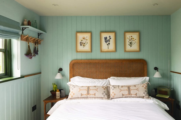 The Merry Harriers bedroom