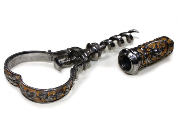 how to serve wine - corkscrew