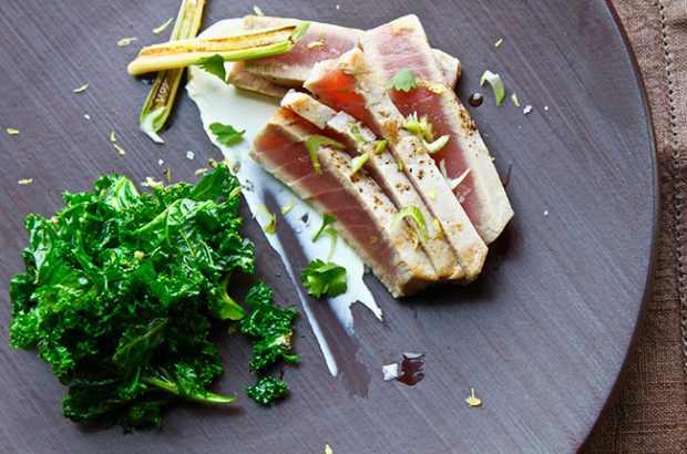 Seared and marinated tuna with roasted kale