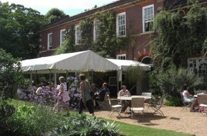 Outdoor restaurants and bars