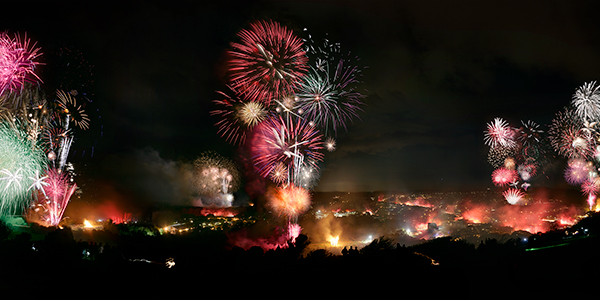 Bonfire Night celebrations in Lewes. Credit: Paul Cox / https://www.paulcoxphotographic.com/