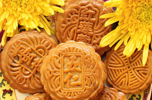 mooncakes and wine, mid-autumn festival