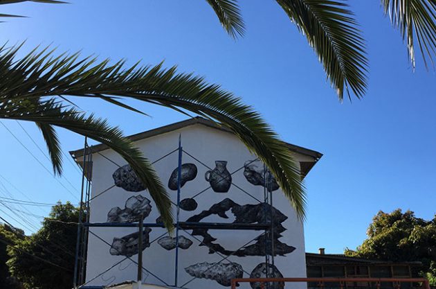Valparaiso wine graffiti