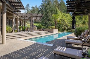 Hobby vineyard estate near to Healdsburg, listed by Sotheby's International Realty.