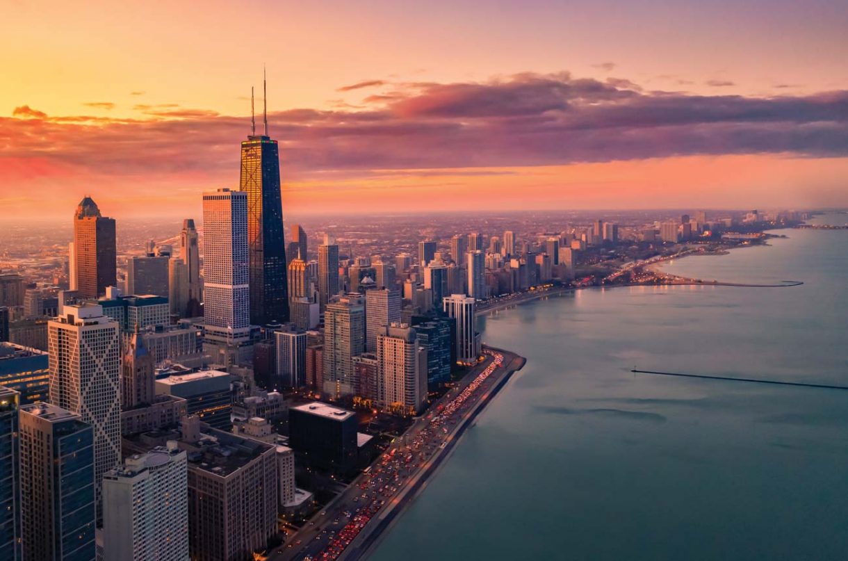 Chicago: a travel guide Decanter