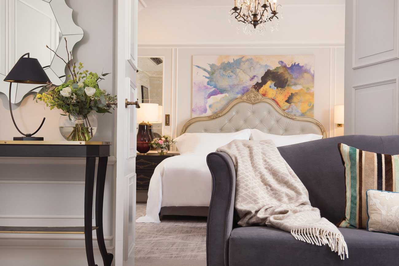 A guest room at Hotel Maria Cristina 