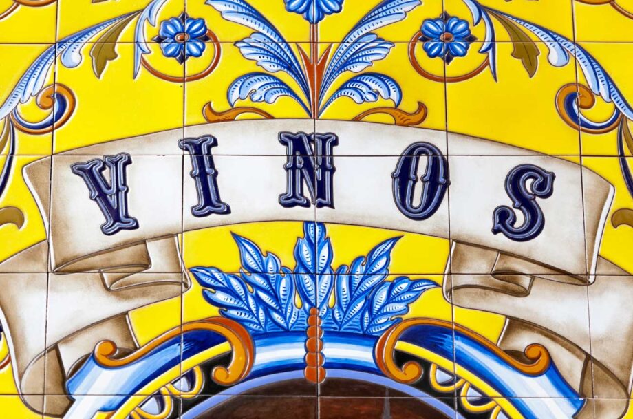 Spanish tiles with text 'Vinos'
