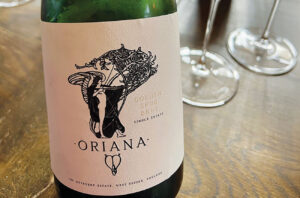 Oriana, golden spur sparkling wine