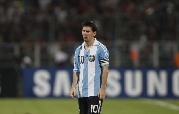 Trinidad and Tobago player bows to Lionel Messi