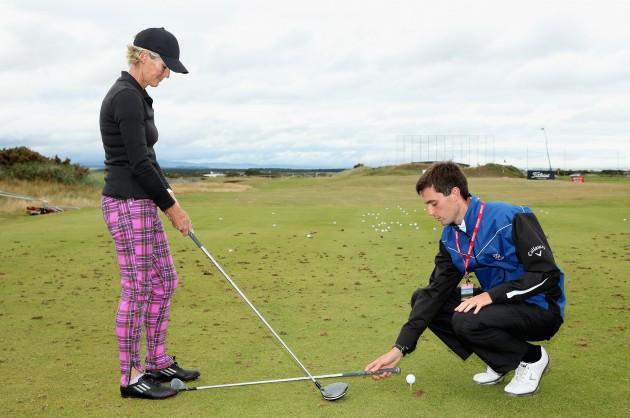 Judy Murray receives golf lesson