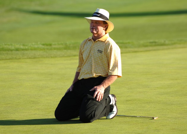 Tom Kite reacts after a missed birdie