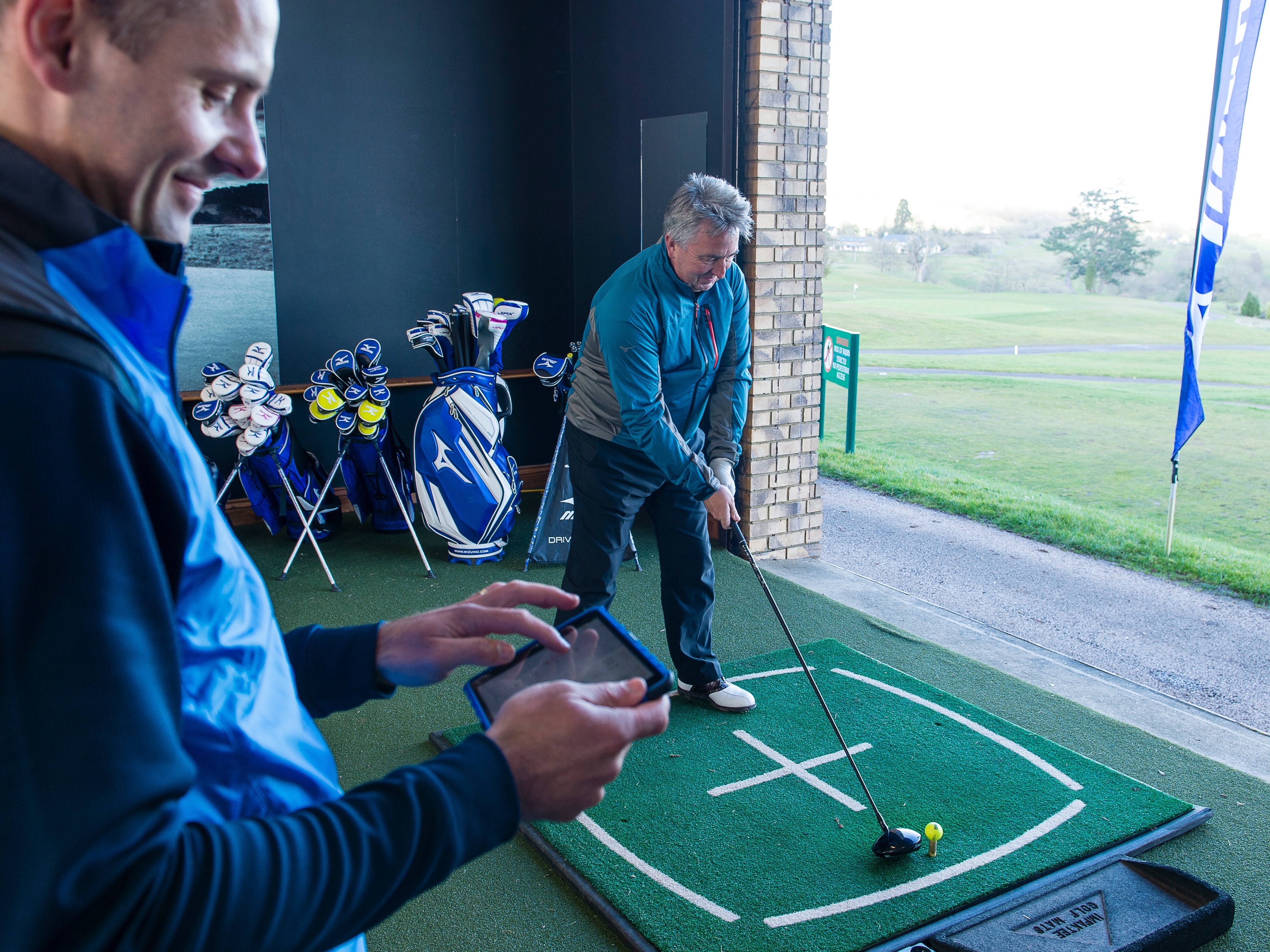 GM's Jezz Ellwood under the watchful of Mizuno's experienced fitter Jaco Pienaar