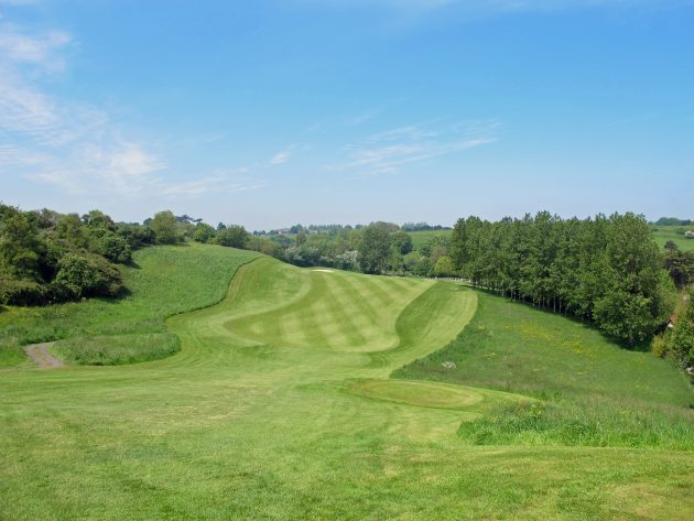 Don’t go right on the par-4 3rd