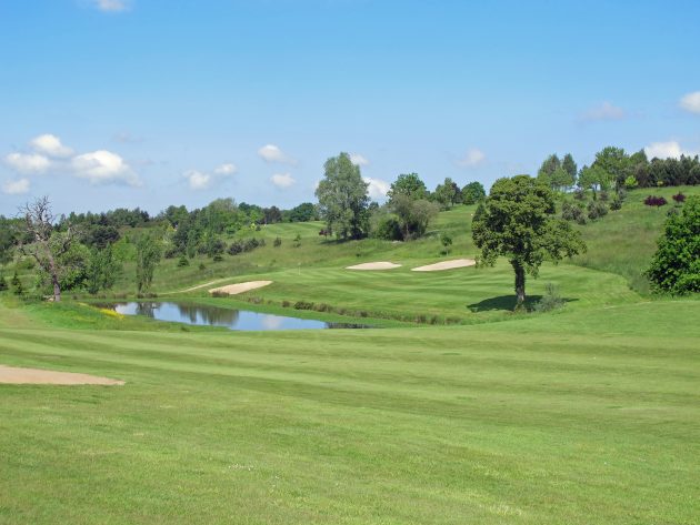 The beautiful opening hole makes for a very testing start