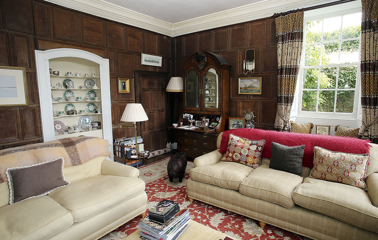 Casterne Hall interior