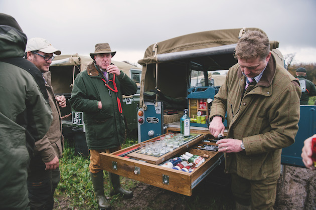 Shoot lunch outside Land Rover