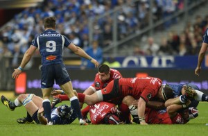 Not a man on his feet: This horrible ruck is at the Top 14 final