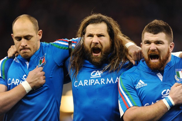 Martin Castrogiovanni (centre)