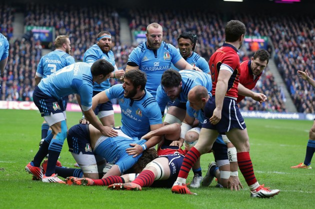 Maul magic: Italy score from a driving lineout. Credit: Inpho