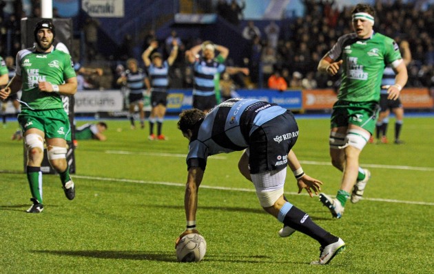Final score: Joaquin Tuculet touches down the decisive try for Cardiff Blues. (Photo: Inpho)