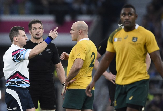 Having a word: Nigel Owens talks to both team captains
