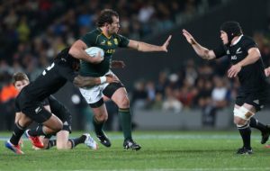 Bismarck du Plessis taking on the NZ defence