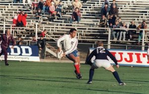 Serge Blanco attacks from deep