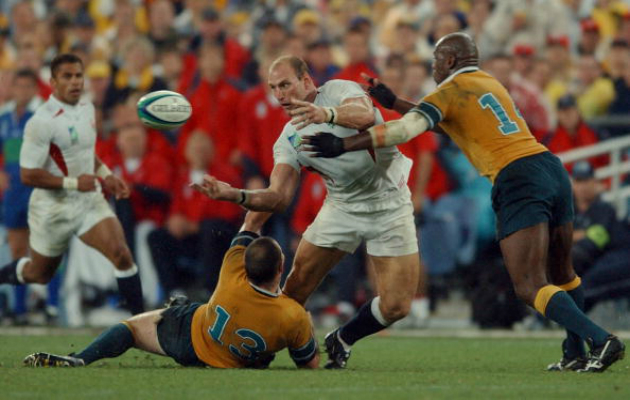 Lawrence Dallaglio helps create England's try in the RWC 2003 final