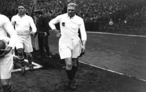 Wavell Wakefield of England