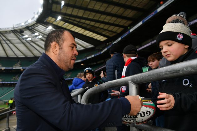 Michael Cheika signs an autograph