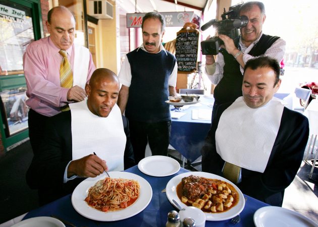 Eddie Jones and George Gregan dine in Melbourne, 2005