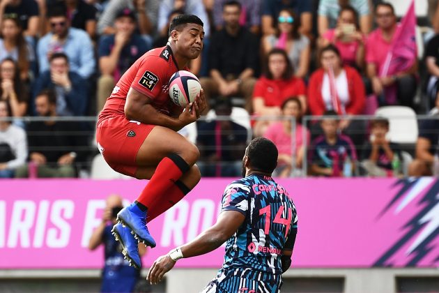 Julian Savea up in the air
