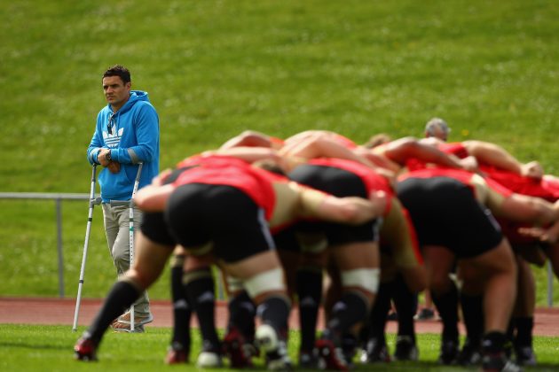 Dan Carter watches NZ training, RWC 2011