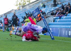 defenders kneeing try-scorers