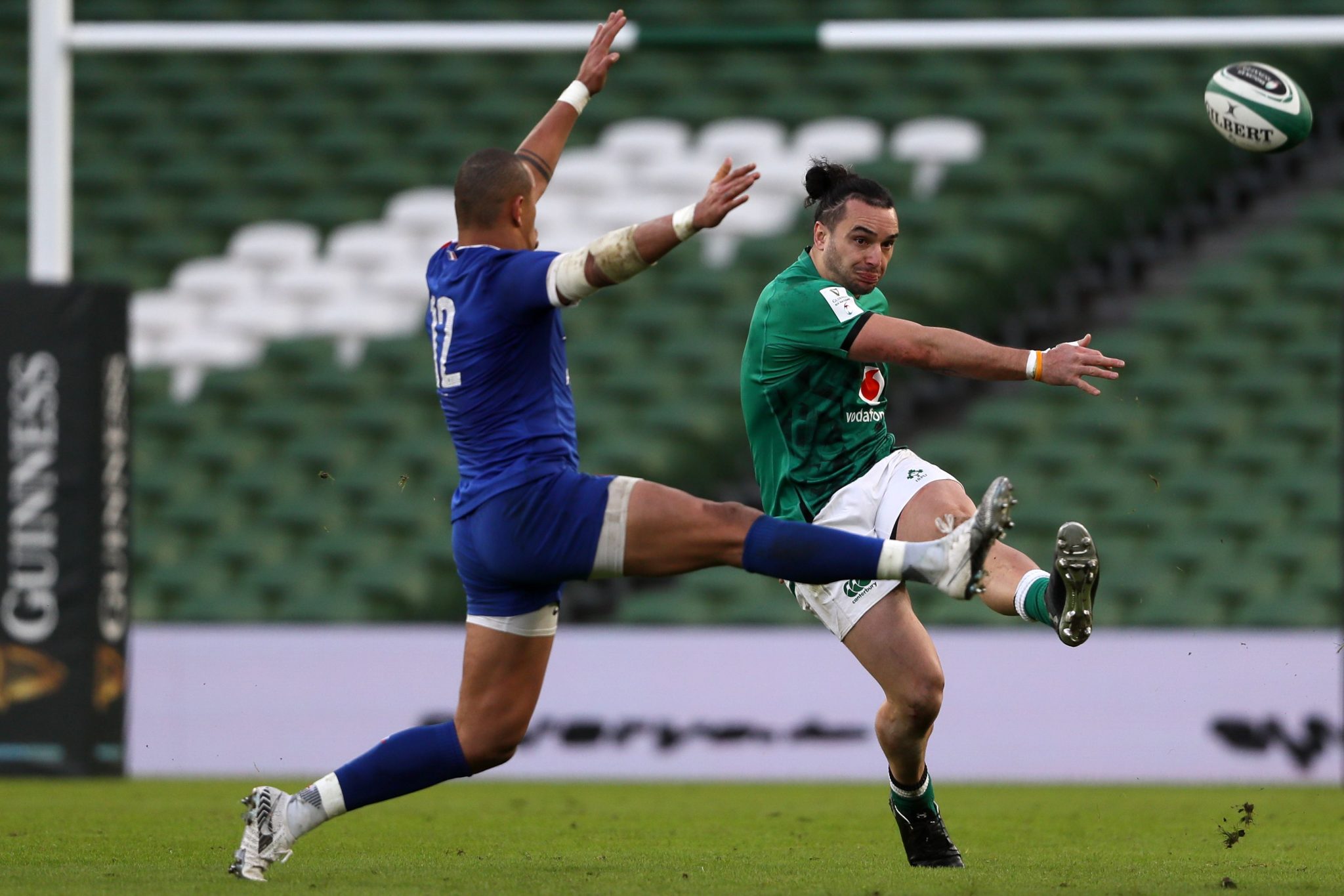 Rugby Explained When to kick and when to run Rugby World